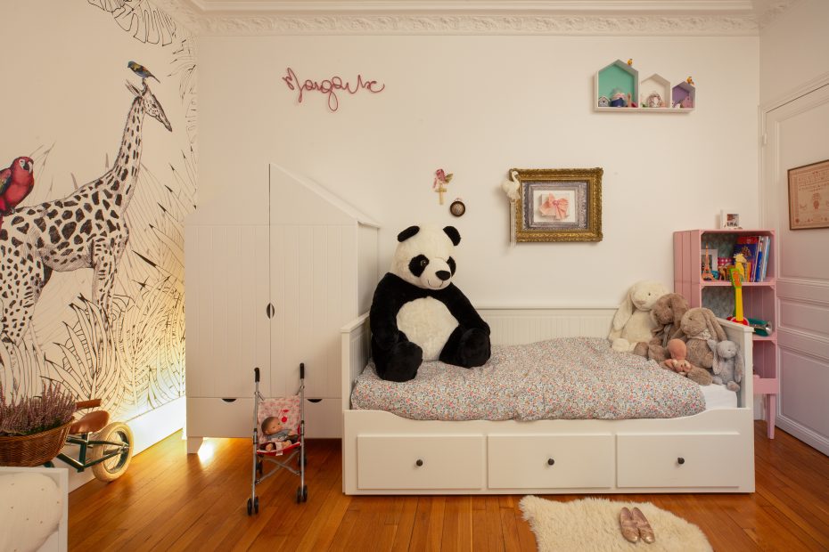Maison Courty_Garnier_Chambre enfants mixte au fil des couleurs panoramique metrozoo DIY smallable panda