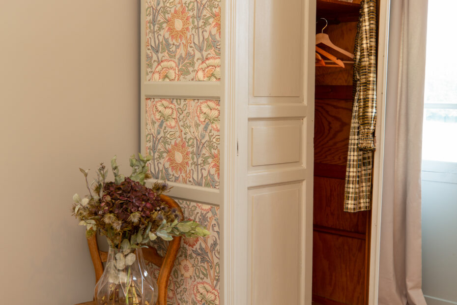 Chambre wmorrisandco pink-and-rose 2 pampa descamps DIY hmhome morriswallpaper Armoire_bourgogne_S