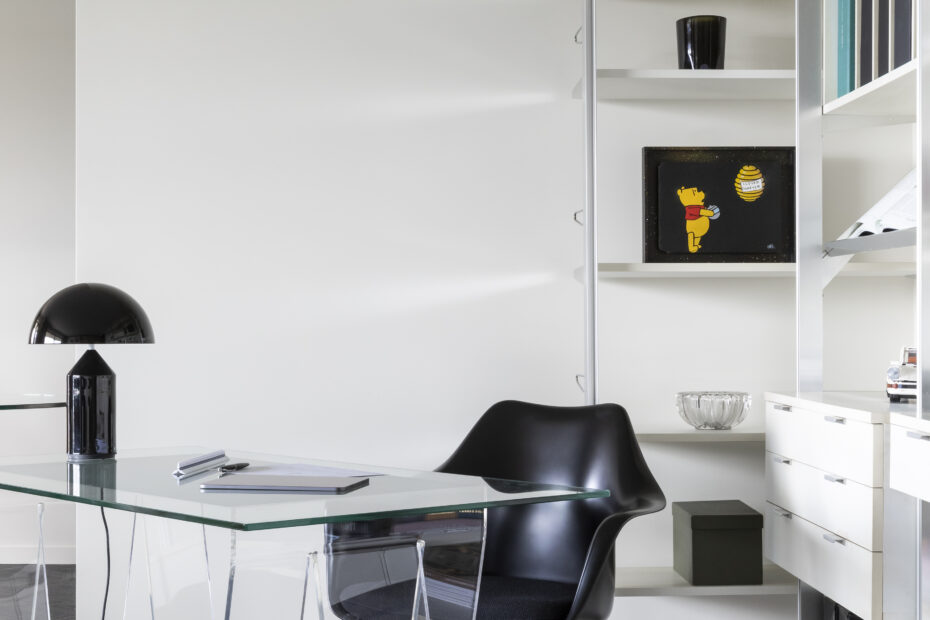 Maison_Courty_renovation_decoration_salon_knoll tulip chaise_etagères herman miller_oluce atollo_oakoak